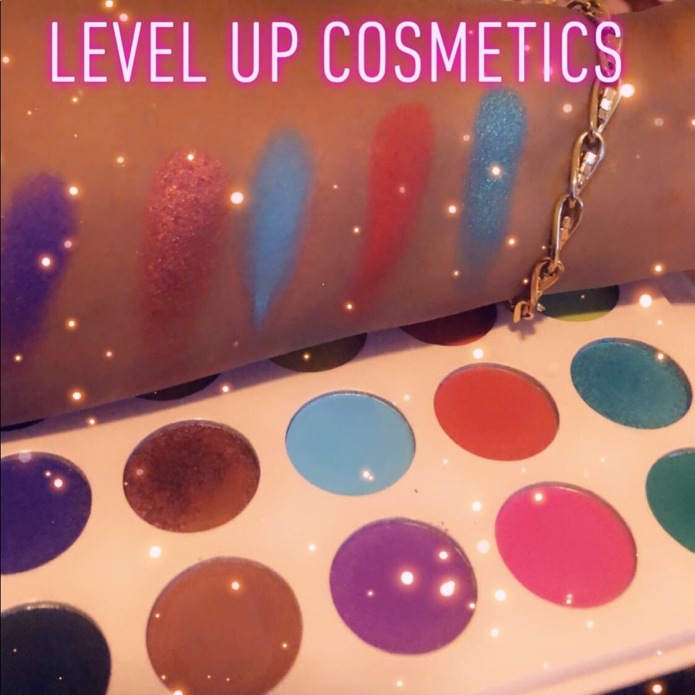 Level Up stay Dust Free Eyeshadow Palette - Picture 4 of 7